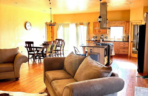 Dubois House | Togwotee Ranch House. Private 3 bedroom residence between Dubois and Yellowstone