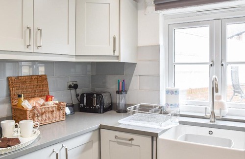Lowestoft House | Toll Cottage