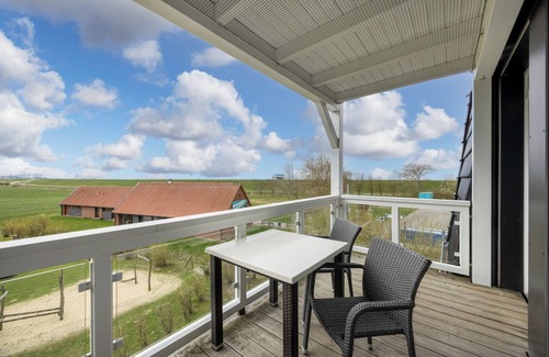 Wremen Apartment | Tolle Ferienwohnung in Strandnähe mit Sauna und Balkon mit Land- und Meerblick