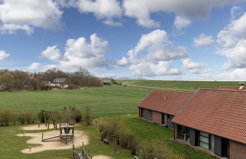 Wremen Apartment | Tolle Ferienwohnung in Strandnähe mit Sauna und Balkon mit Land- und Meerblick