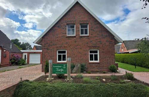Krummhoern House | Tolles Ferienhaus in Pilsum - Ferienhaus Trientje - mit Garten und überdachter Terrasse