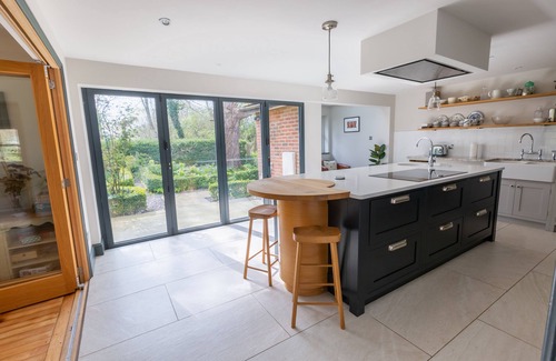 Abbess Roding House | Tollgate Farm Kent: country house, grounds and hot tub