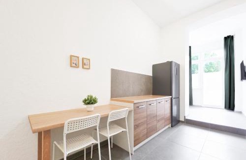 Eller Apartment | Tolstov Apartments - 3 Room Apartment - Kitchen - Dining Room - Terrace - 25 min to Messe DUS