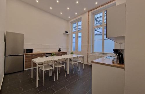 Stadtmitte Apartment | Tolstov Apartments - 300m2 Loft with 7 Rooms - 15 Min Messe DUS & Old Town DUS