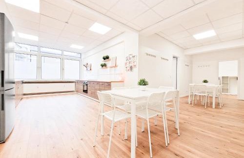 Stadtmitte Apartment | Tolstov Apartments - City Center Apartments with 5 Rooms - 10 Min Messe DUS