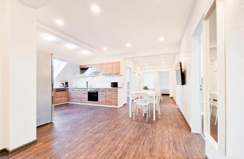 Stadtmitte Apartment | Tolstov Apartments - City Center Apartments with 5 Rooms - 10 Min Messe DUS