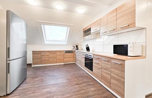 Stadtmitte Apartment | Tolstov Apartments - City Center Apartments with 5 Rooms - 10 Min Messe DUS