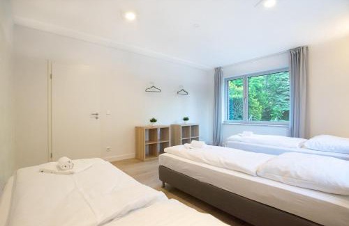 Rhein-Erft-Kreis District Apartment | Tolstov House - Freistehendes 9 Zimmer Haus mit großem Garten