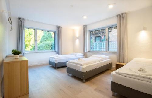 Rhein-Erft-Kreis District Apartment | Tolstov House - Freistehendes 9 Zimmer Haus mit großem Garten