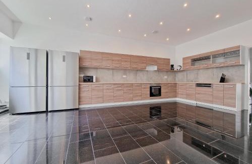 Viersen Apartment | Tolstov House - Stadthaus - 10 Schlafzimmer
