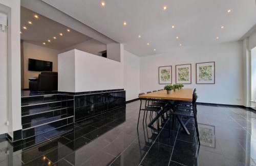 Viersen Apartment | Tolstov House - Stadthaus - 10 Schlafzimmer