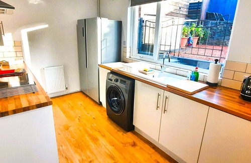 Kirkcudbright Cottage | Tom's Place - a bungalow that sleeps 4 guests in 2 bedrooms