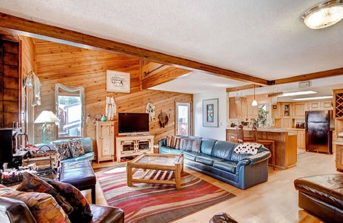 Warrior's Mark House | Tomahawk Lodge: Large Duplex in Town; Both Sides Combined