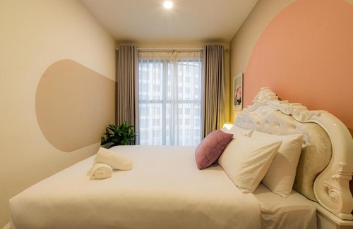 Bach Dang Riverside Apartment | Tommy Home 2Bedroom 86m2 Pool&Gym in Royal Residence