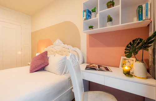 Bach Dang Riverside Apartment | Tommy Home 2Bedroom 86m2 Pool&Gym in Royal Residence