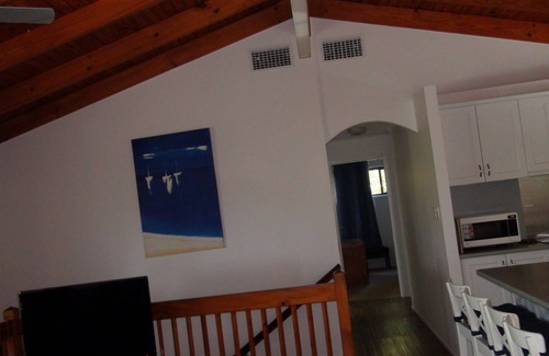Point Lookout House | Toms Holiday House, Point Lookout Straddie sleeps 10 ducted air-con 2 bathrooms.