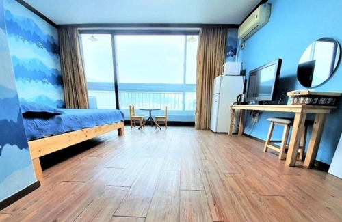 Geoje House | Tongyeong Gaetbawi Pension
