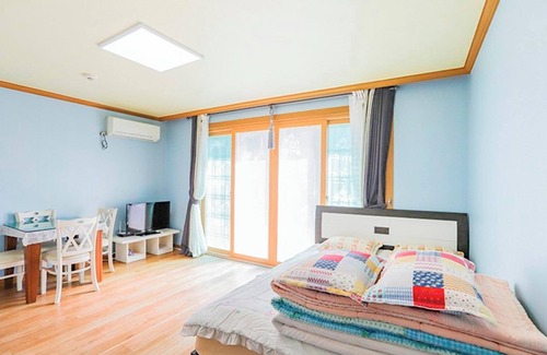 Koda-gol House | Tongyeong Santa Lucia Pension