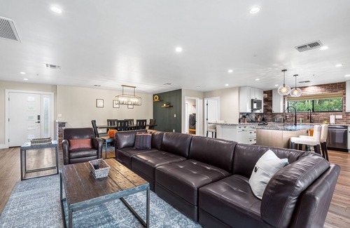 Scottsdale Highlands Five House | TONS OF SPACE, HEATED POOL, PETS WELCOME, HOME GYM, CLOSE TO EVERYTHING!