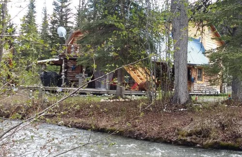 Copper Center Cabin | Tonsina Creek Whippers Lodge
