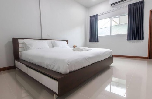 Sam Wa Tawan Ok Hotel | Tonsoi Hathairat