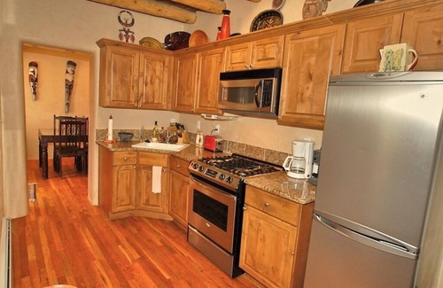 Downtown Santa Fe House | Tony's Place - 2 bdrm, 2 bath, pull out sofa