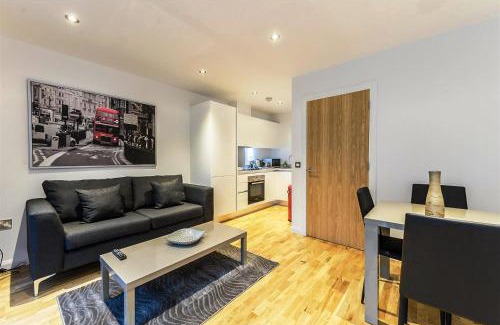 Riverside Apartment | Tooley Street Apartments by Viridian Apartments