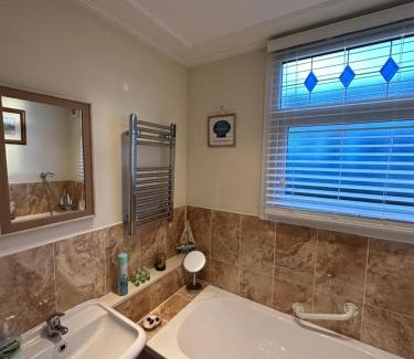 Brightlingsea Boat Rental | Toosey Lass - St Osyth creek