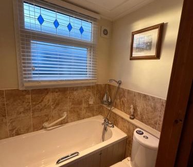 Brightlingsea Boat Rental | Toosey Lass - St Osyth creek