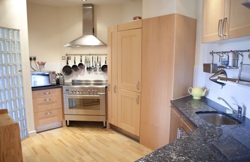 Ipswich Apartment | Toothbrush Apartments - Central Ipswich - St Peters St