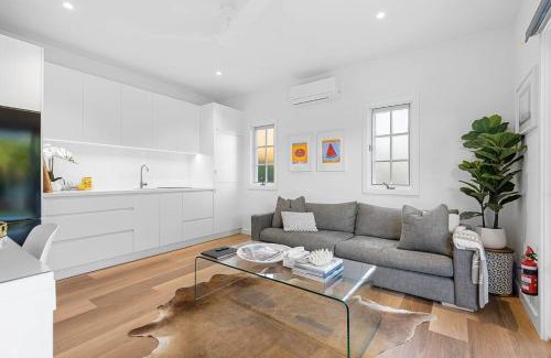 Long Jetty House | Toowoon Bay - Tranquil Couples Retreat - EV Powerpoint