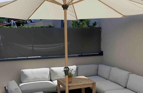 Laakirchen House | Top ausgestattetes Reihenhaus mit Dachterrasse in Salzburg Stadt