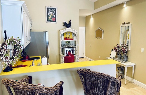 Palm Coast Condo | Top Corner Unit-Sleeps 4-European Village-Shops, Food & Bars-5 Minutes to Beach!