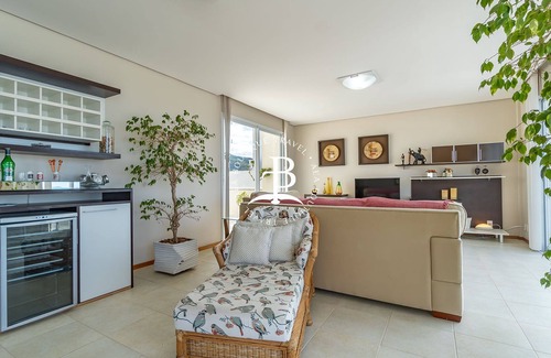 Governador Celso Ramos Apartment | Top Coverage! Oceanfront, 3 suites and whirlpool!