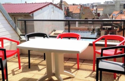 Le Touquet-Paris-Plage Apartment | Top floor apartment with south facing terrace close to the center