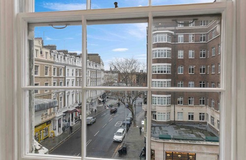 South Kensington Apartment | Top Floor 1 Bedroom Apartment 3 mins to South Ken