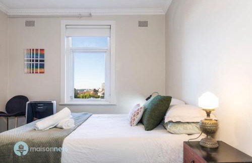 Darlinghurst Apartment | Top Floor 1 Bedroom Apt Sunroom Close To CBD