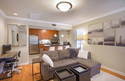 Allandale Apartment | Top floor 1-bedroom in North Central Austin with King Bed and Workstation
