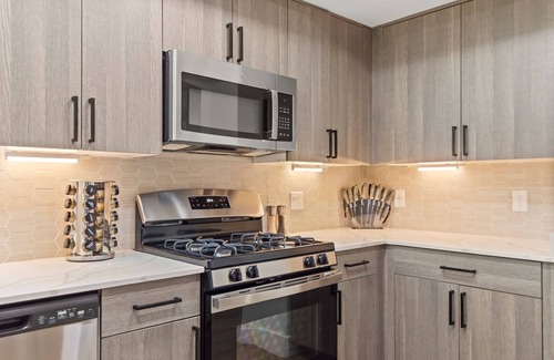 North Scottsdale Condo | Top-Floor 1BR Stroll to Golf, Shops & Dining