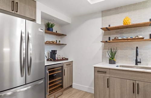 North Scottsdale Condo | Top-Floor 1BR Stroll to Golf, Shops & Dining