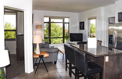South Pandosy Condo | Top floor 2 bedroom suite with spectacular views