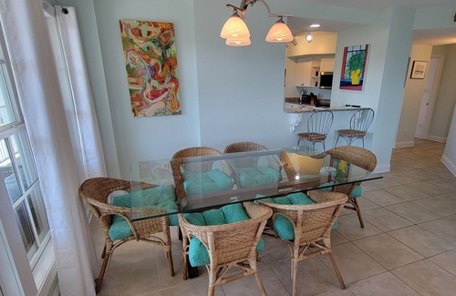 Tybee Island Condo | Top floor 3 Bed 2 Bath Condo - Half Block To The Beach - Covered Parking