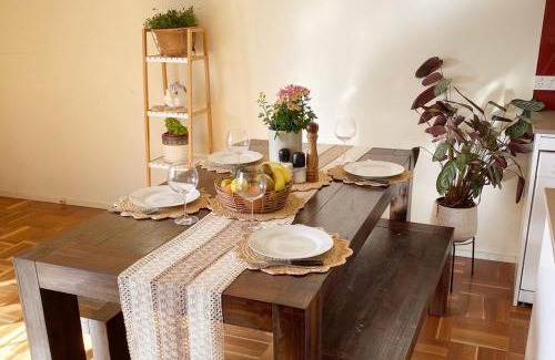 Turner Apartment | Top-floor, 3-bedroom apartment-close to CBD & ANU