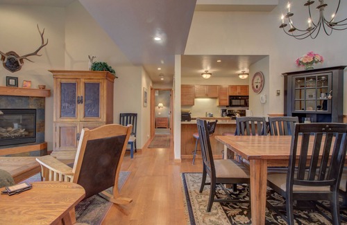 Steamboat Springs Condo | Top-Floor 3BR + Loft Condo at Timber Run – Sleeps 10, Walk to Slopes!