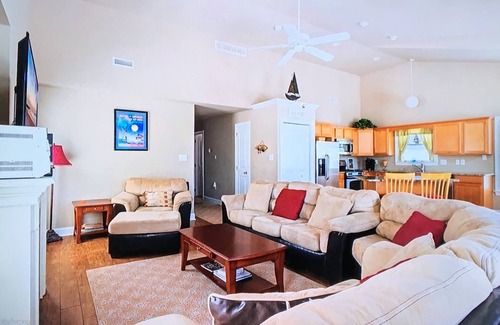 Wildwood House | Top floor 4 bedroom 2 bath condo 1.5 blocks to beach and boardwalk