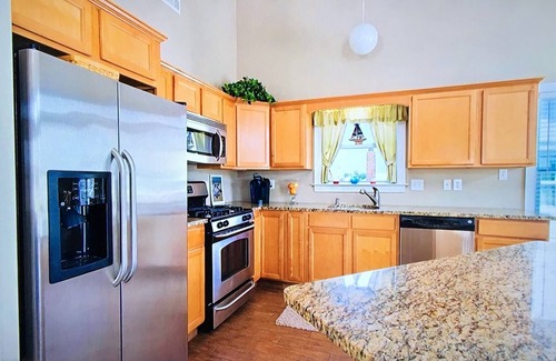 Wildwood House | Top floor 4 bedroom 2 bath condo 1.5 blocks to beach and boardwalk