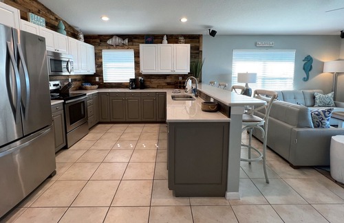 Indian Rocks Beach Condo | Top Floor- 5 Star - Indian Rocks Beachfront Fan Favorite!