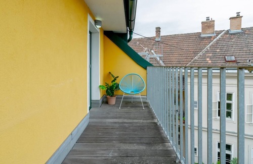 Krems an der Donau Apartment | Top Floor Apartment with Terrace, King Bed & Air Conditioning in Krems City