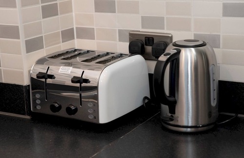 Whittington Apartment | Top Floor Apartment – 2 Mins to Train Station, Near London Museum