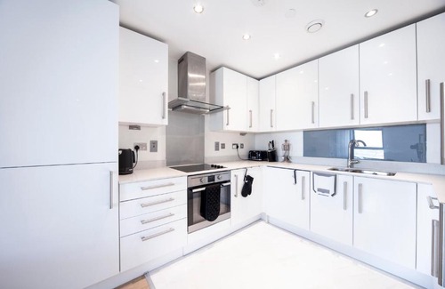 Wembley Park Apartment | Top Floor Apt - 2 Bed/2 Bath + Private Balcony
